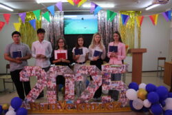 🎉 Последний звонок, экзамены и вручение аттестатов в Христианской СОШ «Наристе» 🎓📚