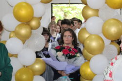 🎉 Последний звонок, экзамены и вручение аттестатов в Христианской СОШ «Наристе» 🎓📚