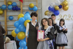 🎉 Последний звонок, экзамены и вручение аттестатов в Христианской СОШ «Наристе» 🎓📚